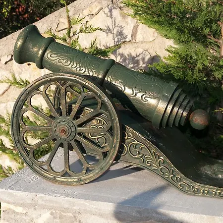 Bed & Breakfast Casa Oasa - Boutique Rooms, Gourmet Pizza & Cocktail Bar