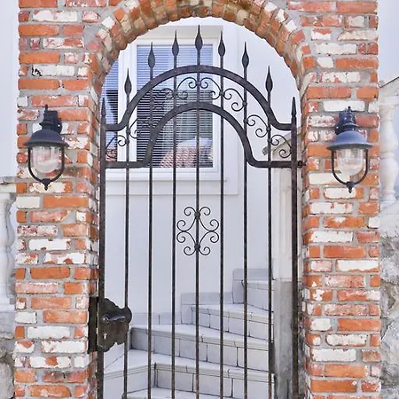 Casa Oasa - Boutique Rooms, Gourmet Pizza & Cocktail Bar 4*