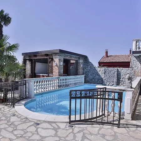 Casa Oasa Boutique Rooms Pool Near Koper Отель типа 