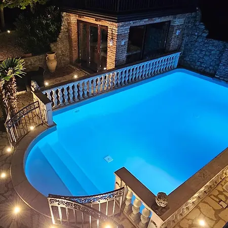 Casa Oasa - Boutique Rooms, Gourmet Pizza & Cocktail Bar Marezige