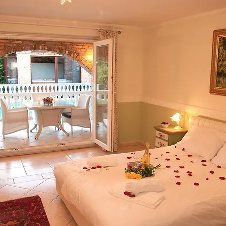 Casa Oasa - Boutique Rooms, Gourmet Pizza & Cocktail Bar Marezige