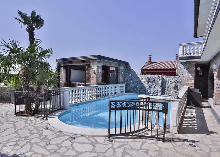 Casa Oasa Boutique Gourmet Pizza Pool Near Koper Bed & Breakfast